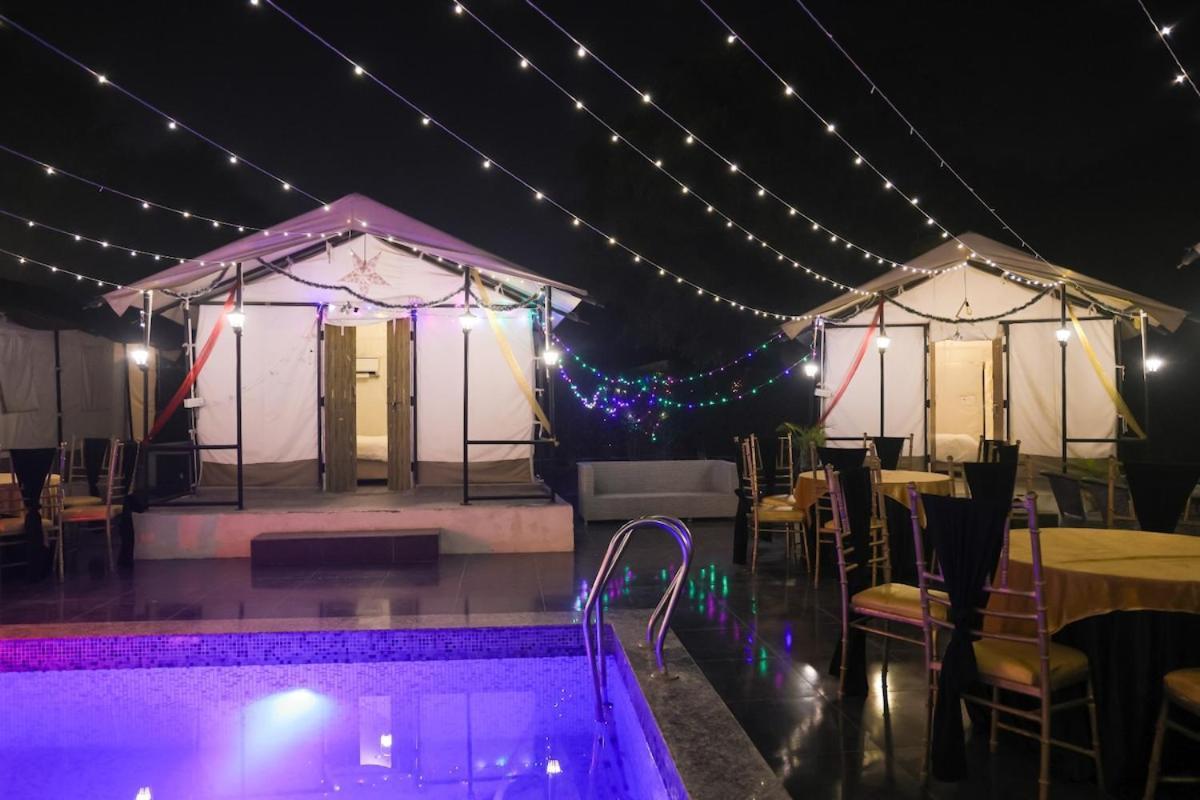 Luxury In Chhatarpur With Pool Villa
